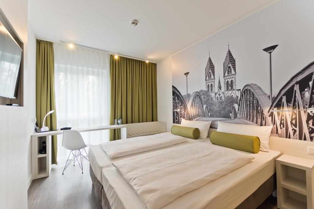 Super 8 Freiburg Otel Dış mekan fotoğraf